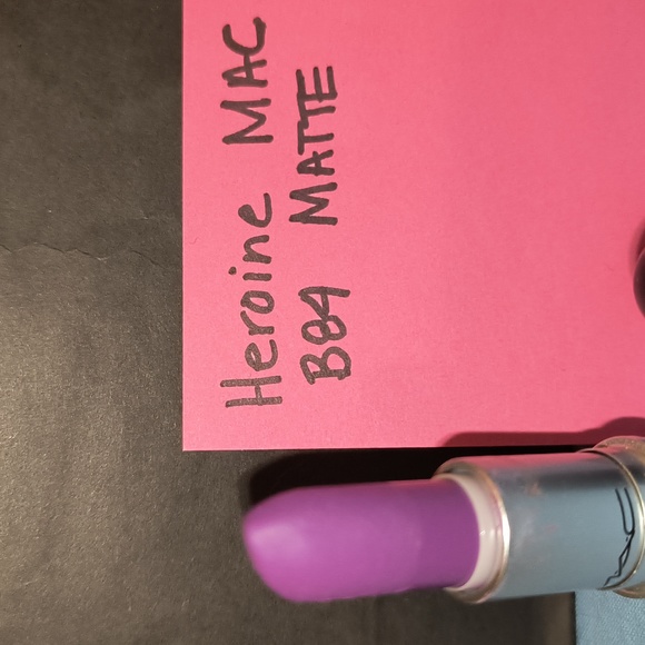 MAC Heroine Matte B84 Lipstick 💄 Tested - Discontinued Color - Picture 3 of 5